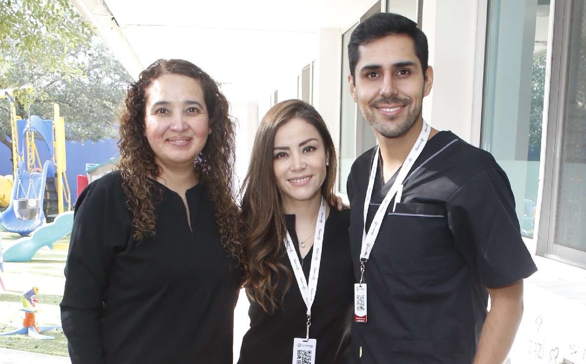 Iris Rentería , Denisse Poblete y Sebastián Pérez