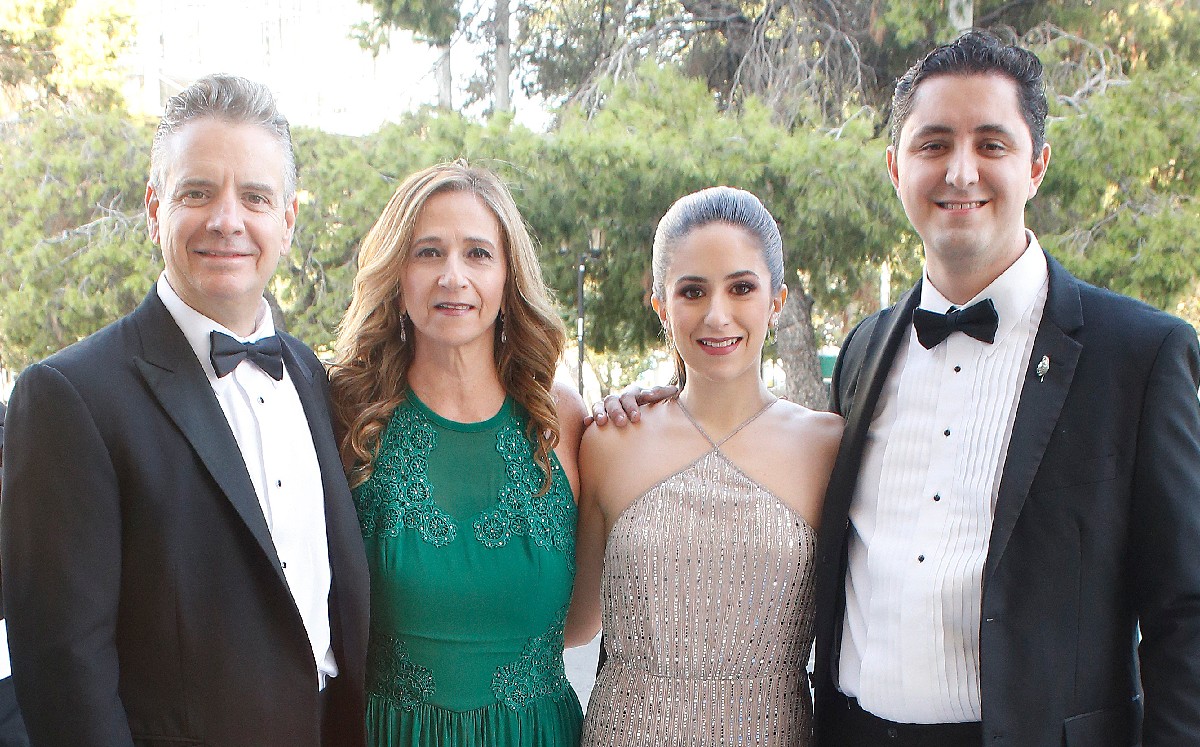 Óscar Escalante, Carmen Siller de Escalante, Priscilla Escalante y Sergio Santa María / Foto: Antonio Mireles