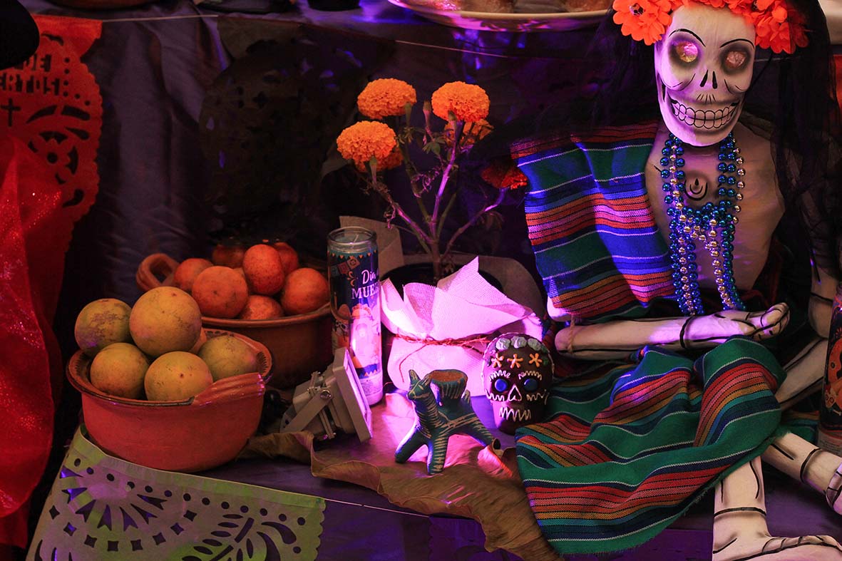 Presentación del altar de muertos / Fotos: José Chang