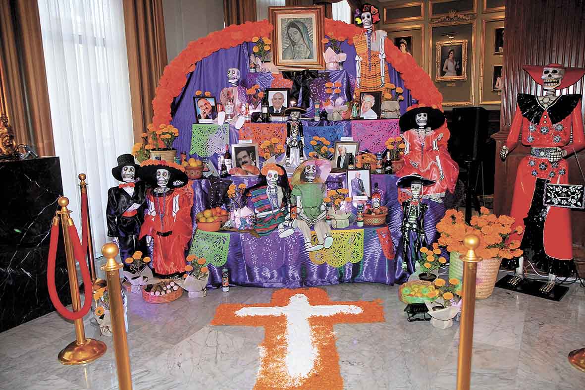 Presentación del altar de muertos / Fotos: José Chang