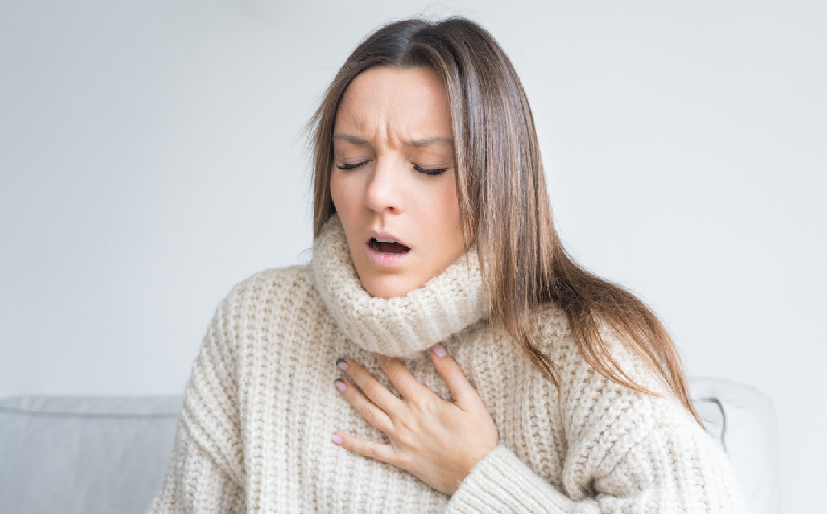 Dolor al respirar y sudoración son algunas señales de la neumonía silenciosa (Foto: Shutterstock).
