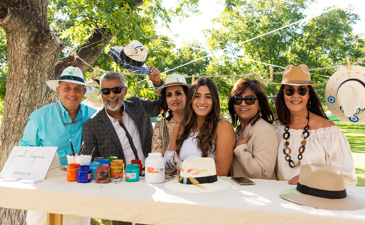 Carlos, Gerardo, Amparo, Karla, Gloria y Cony