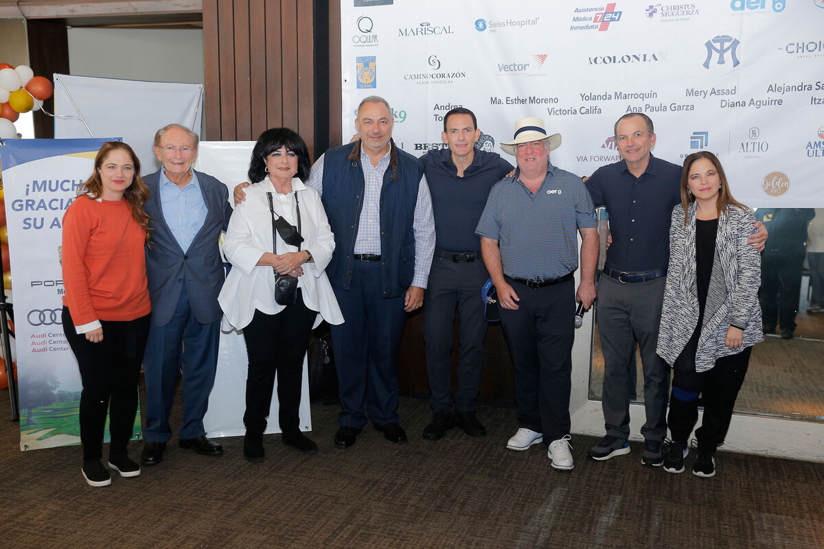 Karina Assad de Manllo, Nazario Assad, Emely Canavati de Assad, Nazario Assad, Daniel Assad, Roberto Domínguez, Beto Assad y Karla Assad de Font. Foto