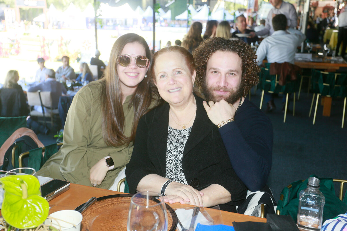 Milarca Fernández,  Norma Zambrano y Max Fernández