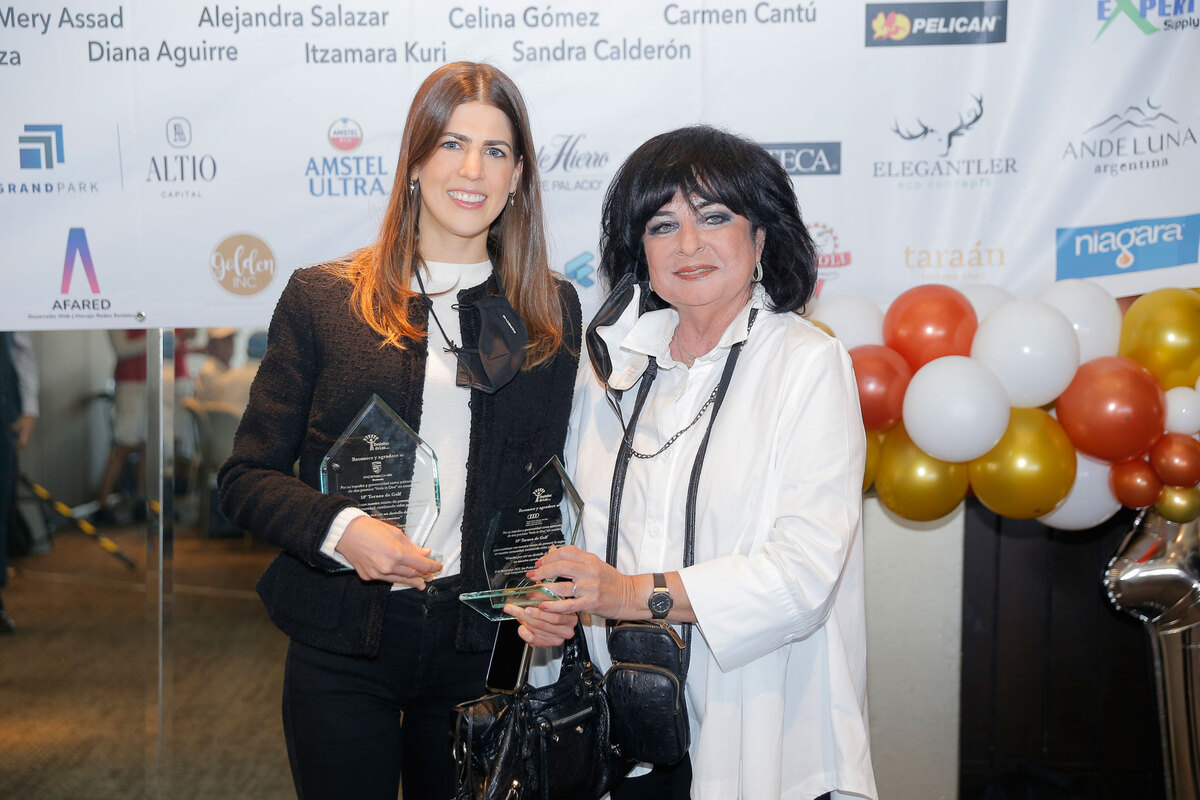 Paloma Peña y Emely Canavati de Assad