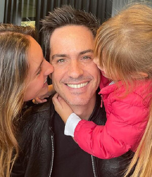 Paulina Burrola, Mauricio Ochmann y Kailani (Foto: Instagram).