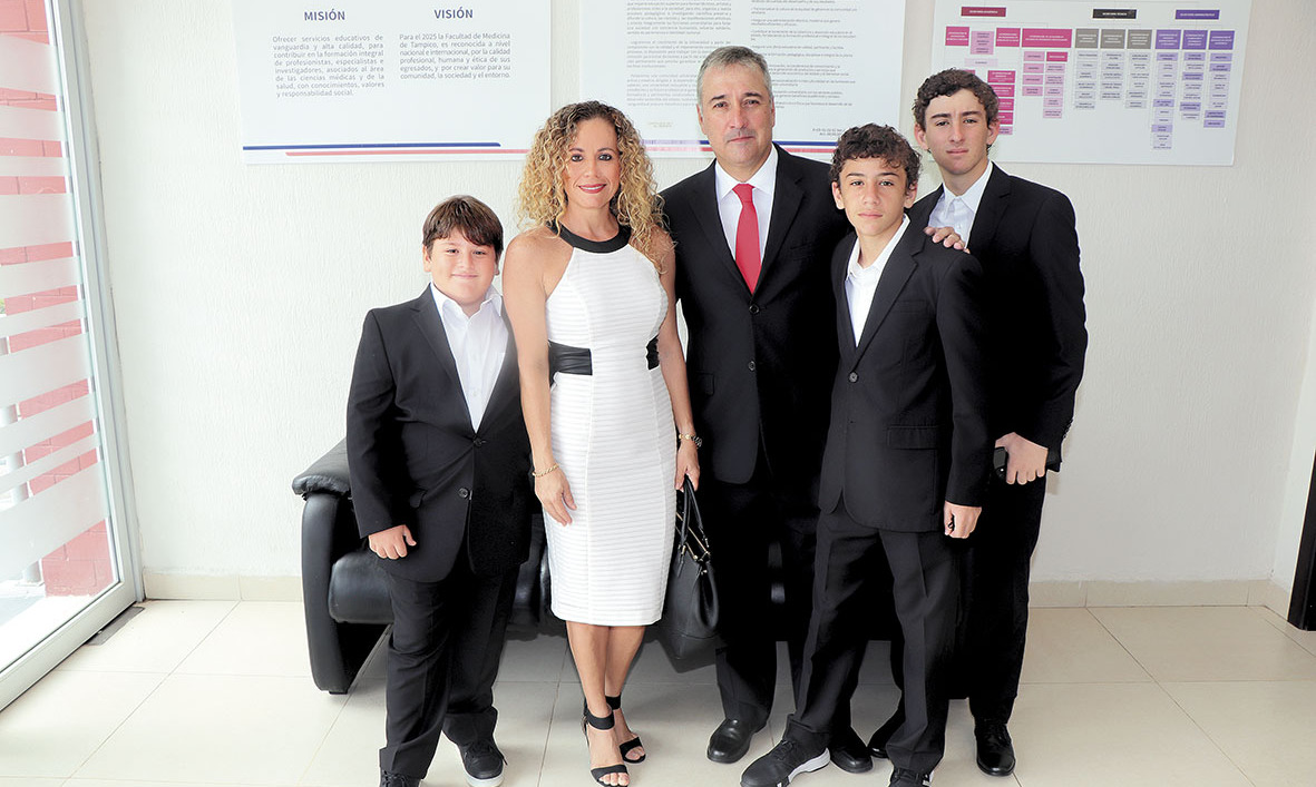 Diego Lacavex, Marilú Ceja, Eduardo Lacavex, Alejandro Lacavex y Eduardo Lacavex / Fotos: Dennis Hernández