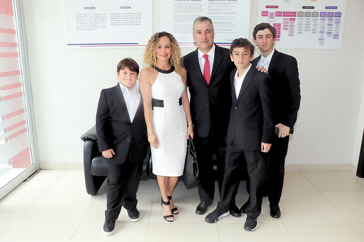 Diego Lacavex, Marilú Ceja, Eduardo Lacavex, Alejandro Lacavex y Eduardo Lacavex / Fotos: Dennis Hernández
