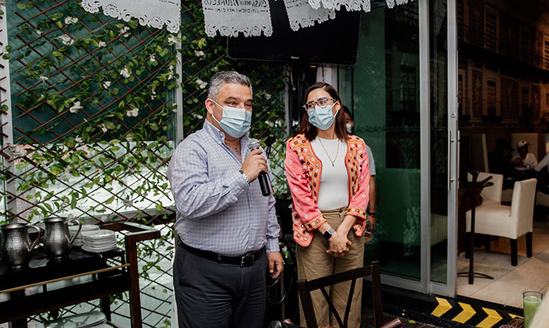 Daniel Vargas y Rebeca Flores