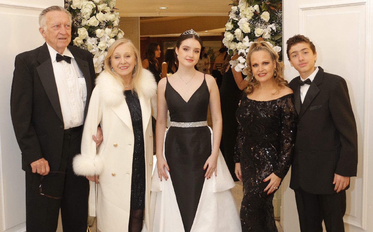 Alfonso Gracia, María Cristina Garagarza de Gracia, Lily Navarrete García, Lily García de Navarrete y Luis Navarrete / Fotos: Daniel Saldívar