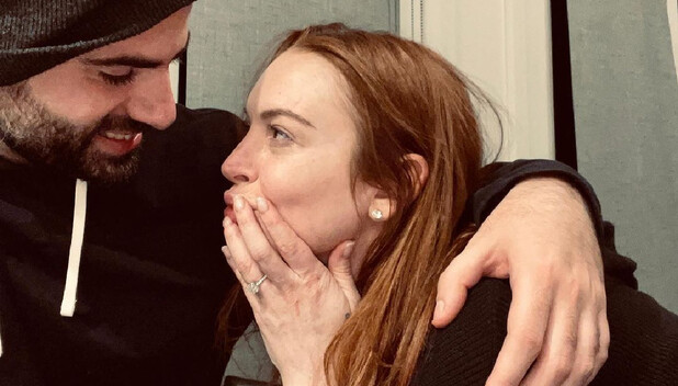 Lindsay Lohan anuncia su compromiso con su novio Bader Shammas. (Foto: Instagram).