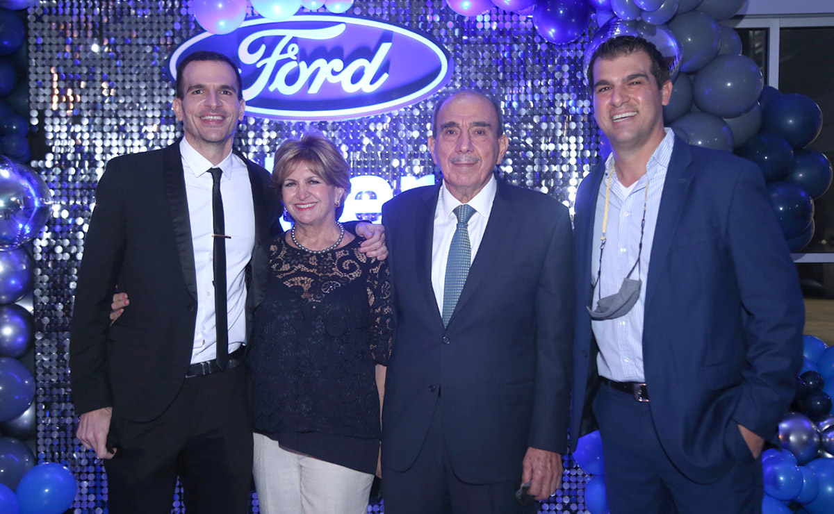 Adrián, Paty, Roberto y Roberto