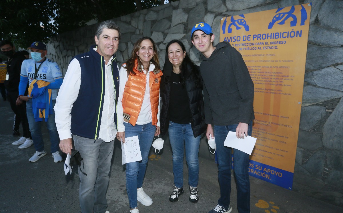 Arturo Gutiérrez, Rosalba de Gutiérrez, Viviana Leal y David Gutiérrez / Foto: Omar Valdez