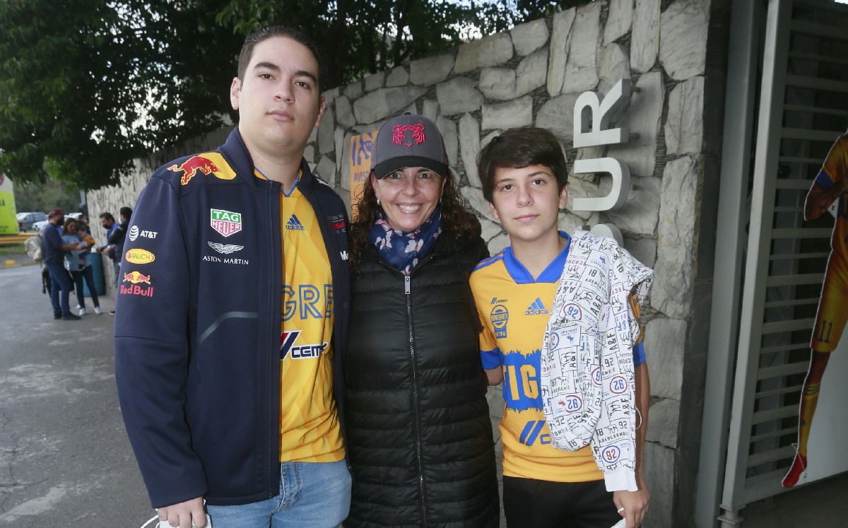 Federico Sobrevia, Maru Semerena y Valentin Sobrevia / Foto: Omar Valdez