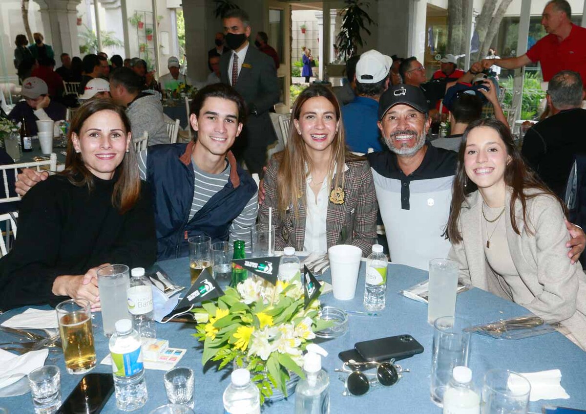 Francis Amezcua, Emilio Amezcua, Betina Romo, Sergio Dávila y Regina Dávila