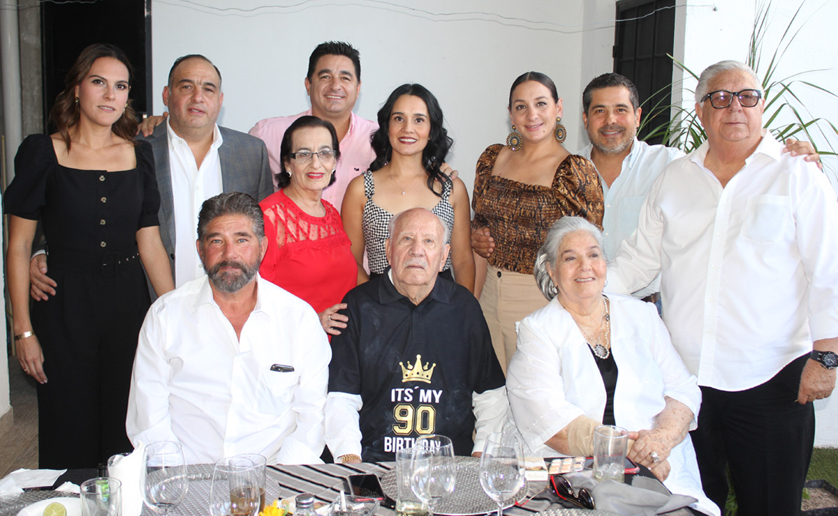 Sofía, Armando, Chuy, Claudia, Jovana, Fabián, Chuy, Tomatito, Mau, Wil y Martha
