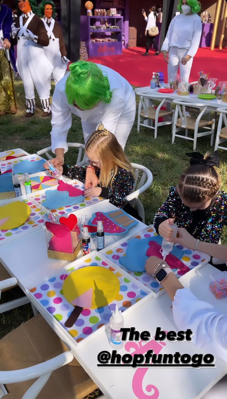 Alia y Aria disfrutaron de manualidades. (Foto: Instagram).