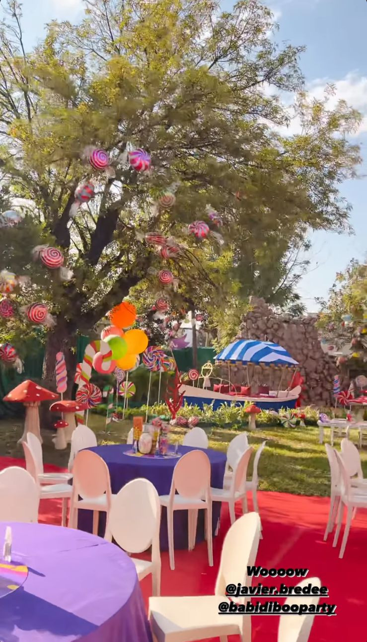 En la decoración sobresalieron los globos y el exceso de color. (Foto: Instagram).