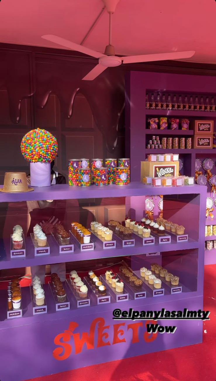 La mesa de postres estuvo repleta de pasteles y caramelos. (Foto: Instagram).