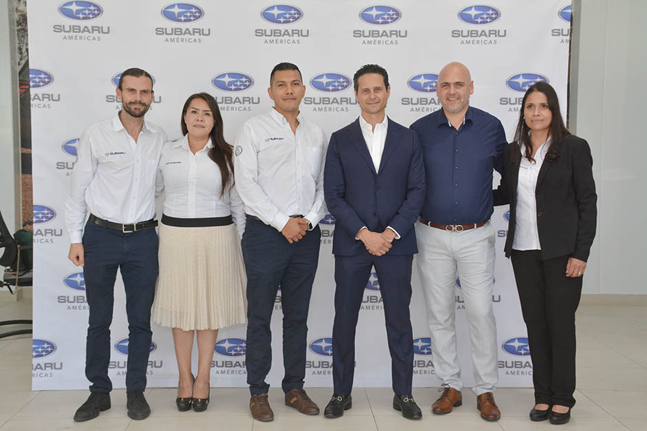 Carlos Gudiño y su equipo de trabajo