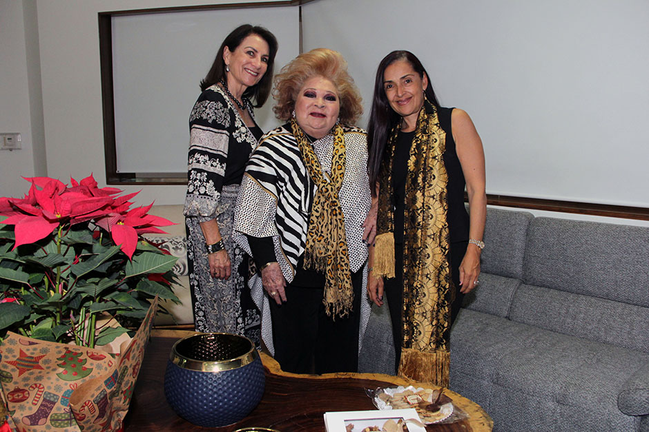 01 Cristina Urrutia, Cuquita Lares y Edith Hernández.
