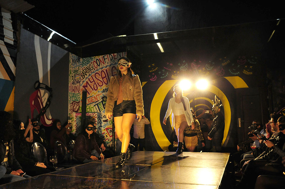 94 Pasarela