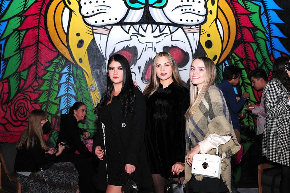 Pilar Pérez, Regina León y Beth Salcido