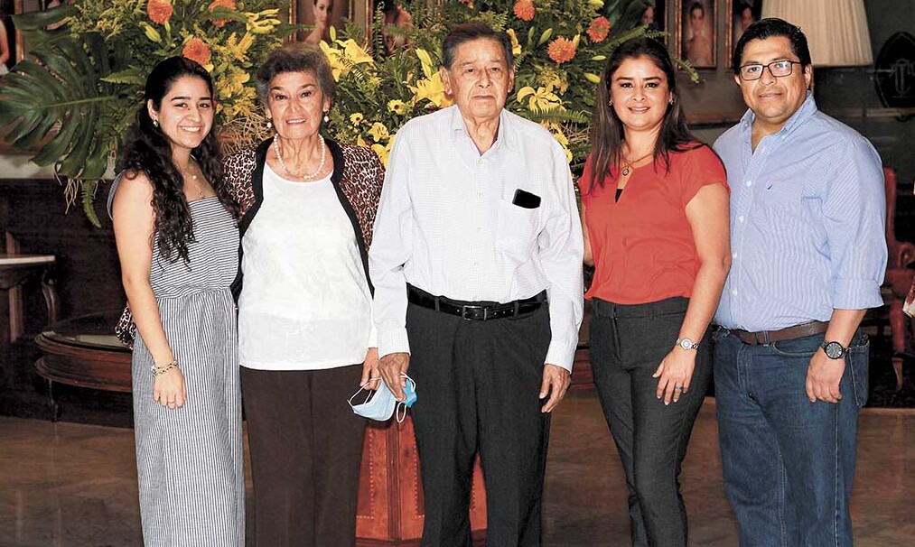 Paloma Martínez, sonia de Palomares, Octavio Palomares, Paloma Palomares y Jorge Gómez / Fotos: José Chang
