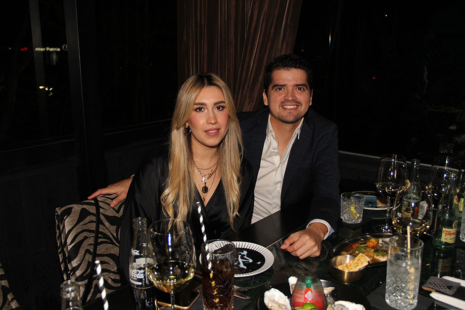 Scarlet de la Vega y Víctor Aguirre.
