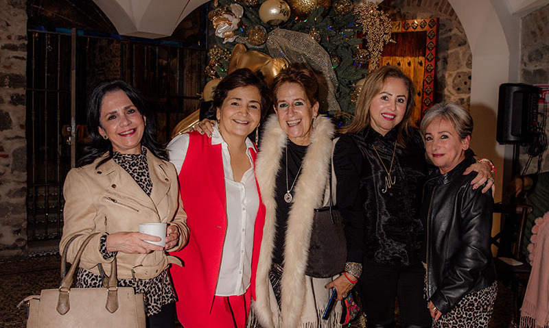 Begoña Menéndez-Condé, Maricarmen Villalba,  Gina Beltrán, Maricarmen Jiménez y Silvia Ojeda (Foto: Vladimir Zayas)