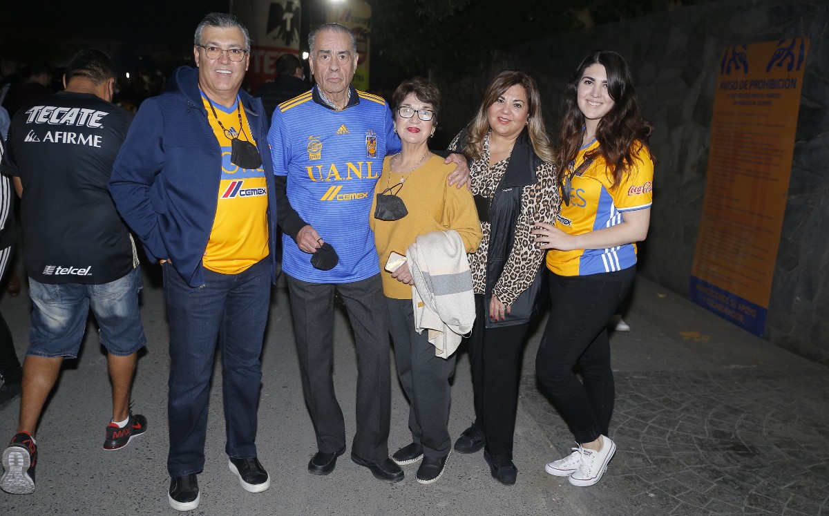 César Treviño, José Gutiérrez, Nora Leal, Nora Gutiérrez y Nora Treviño / Foto: Daniel Saldívar