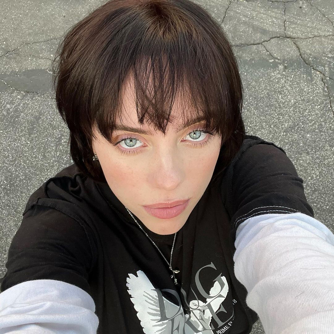 A sus 20 años, y más madura que nunca, Billie está lista para experimentar aún más con su estilo