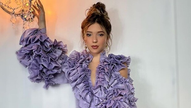 Mía Rubín y el vestido con el que cantó a la Virgen de Guadalupe. (Foto: Instagram).