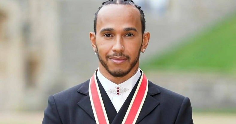 Lewis Hamilton es nombrado caballero por el Príncipe Carlos (Foto: Instagram)