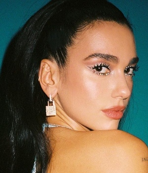 Dua Lipa y el bikini navideño para despedir el otoño (Foto: Instagram)