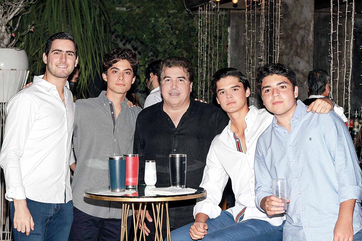 Santiago Morales, Mauro Casanova, Jesús Altamirano, Alex Aguilar y Antolín Sierra / Fotos: José Chang