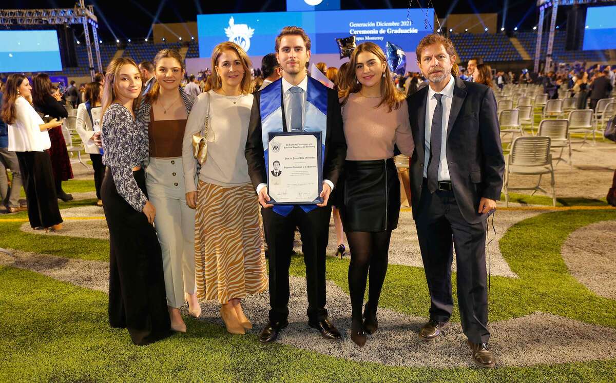Ana Valeria Rosiñol, María Lucía Dow, Margarita Fernández de Dow, José Dow, Natalia Dow y José Dow