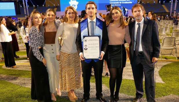 Ana Valeria Rosiñol, María Lucía Dow, Margarita Fernández de Dow, José Dow, Natalia Dow y José Dow
