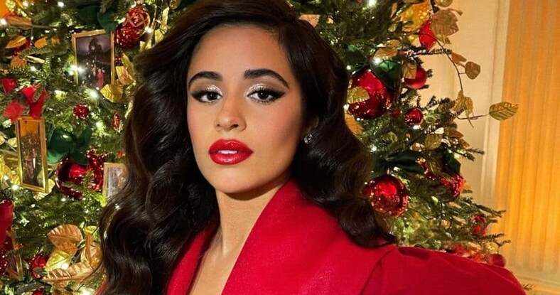 Camila Cabello y el look rojo que lució para cantar en la Casa Blanca. (Foto: Instagram).