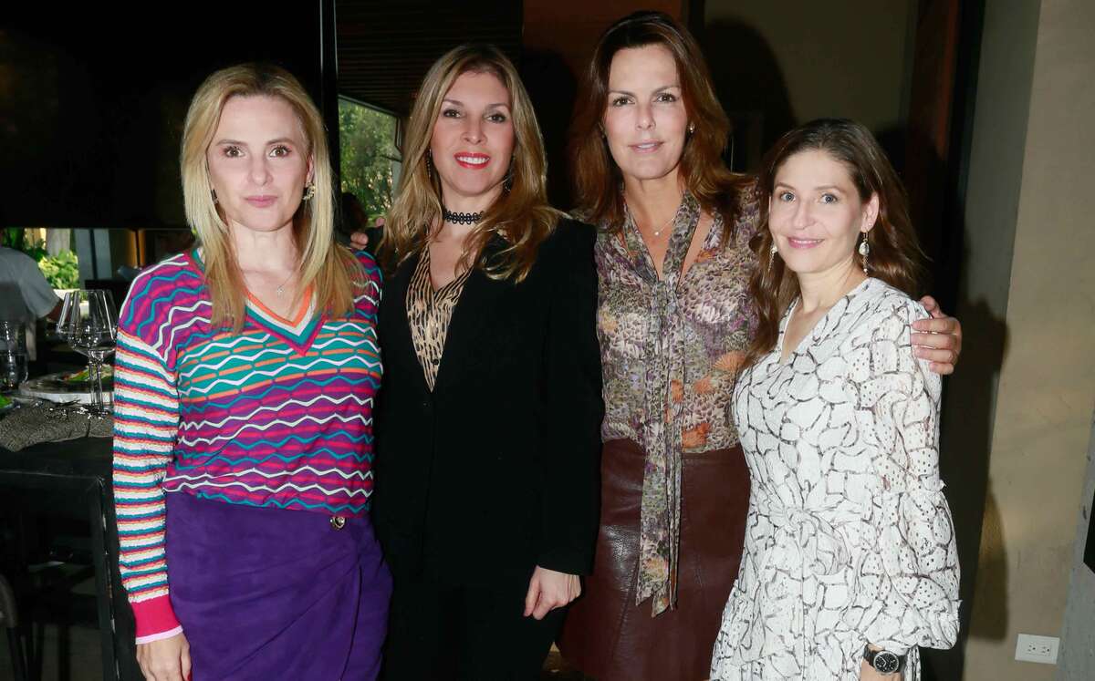 Gaby Garza de Gracida, Mónica Ferrer de Galindo Rosa María Oliver de Blanco y Érika Lankenau