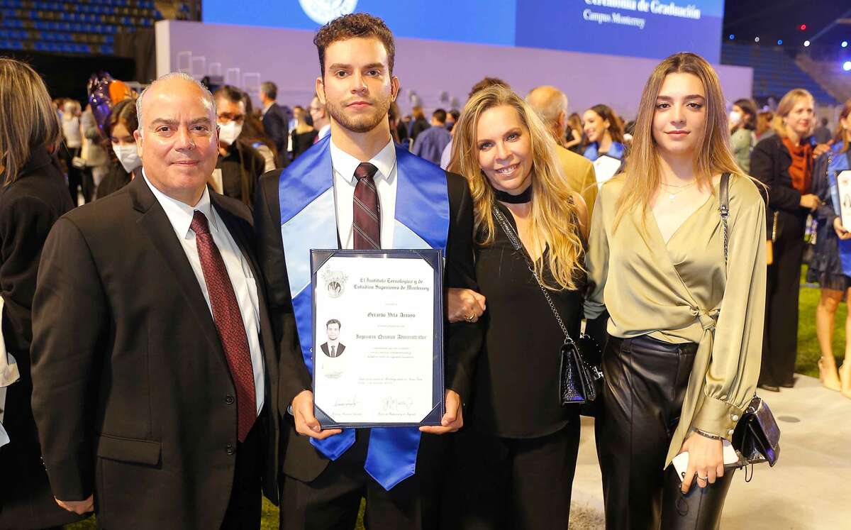 Gerardo Vela, Gerardo Vela, Carola Arroyo y Ana Carola Vela