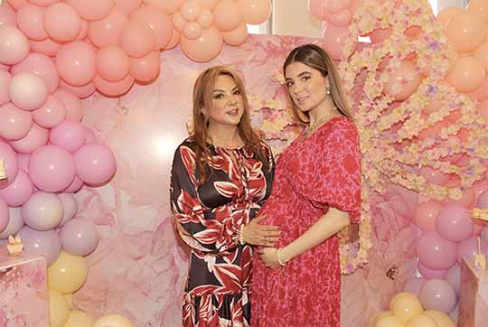 Lupita Cataño y Fabiana Cataño baja