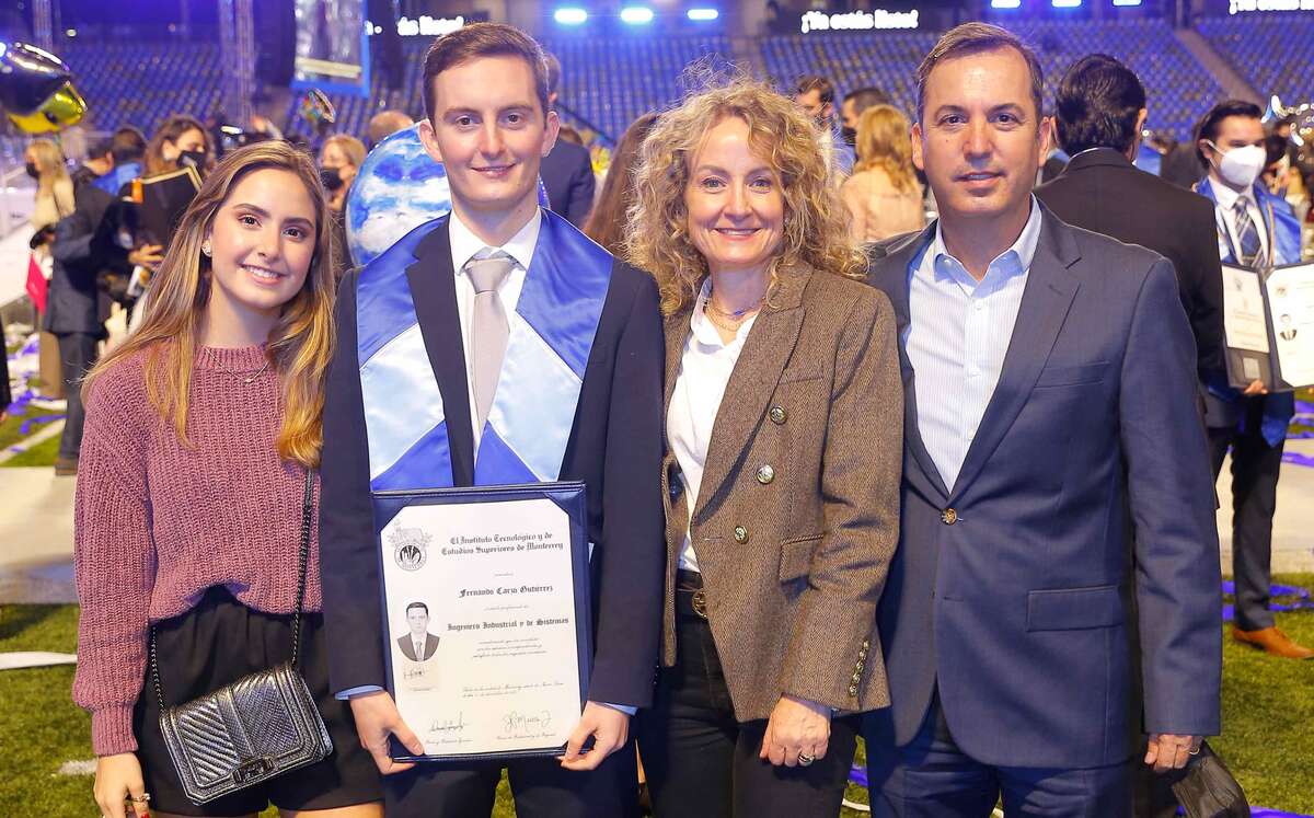 Marian Carzo, Fernando Carzo, Marcela Gutiérrez y Fernando Carzo