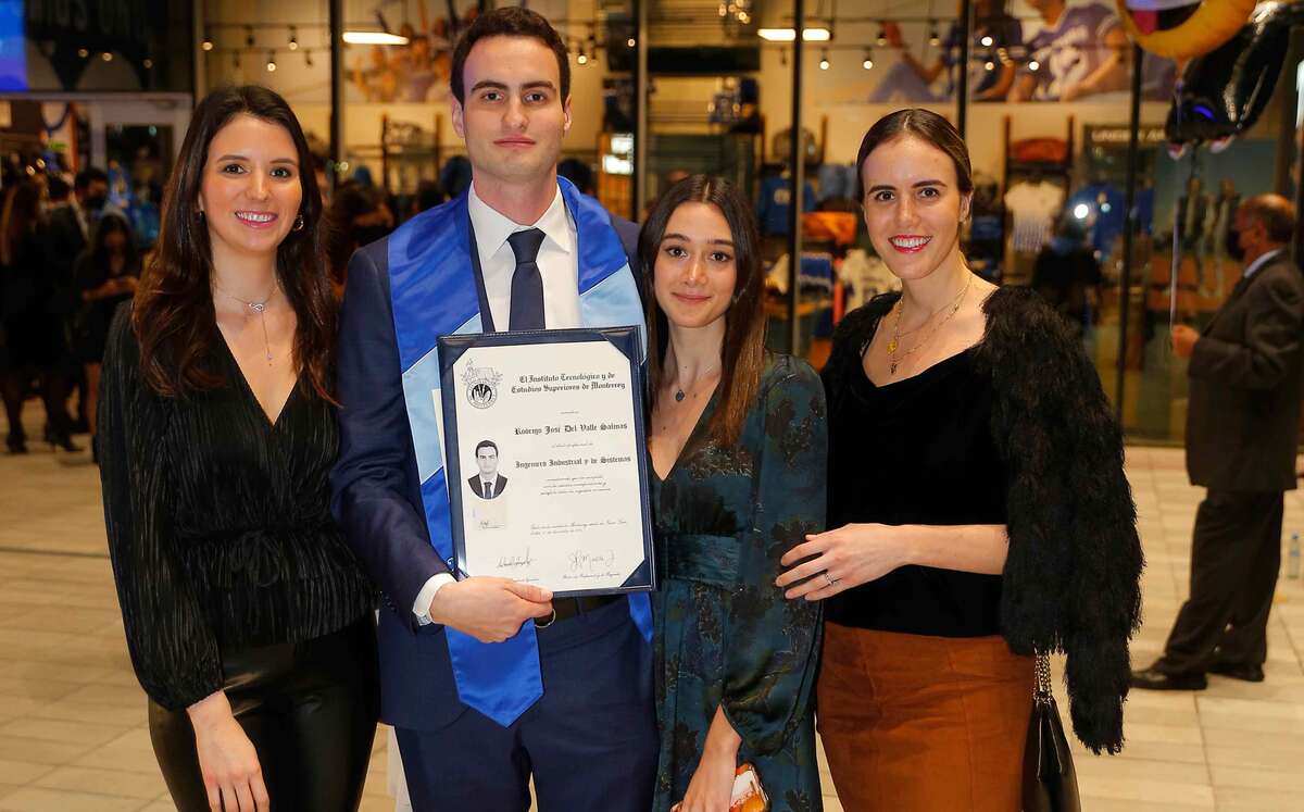 Mariana del Valle, Rodrigo del Valle, Katia Ruenes y Mariale del Valle