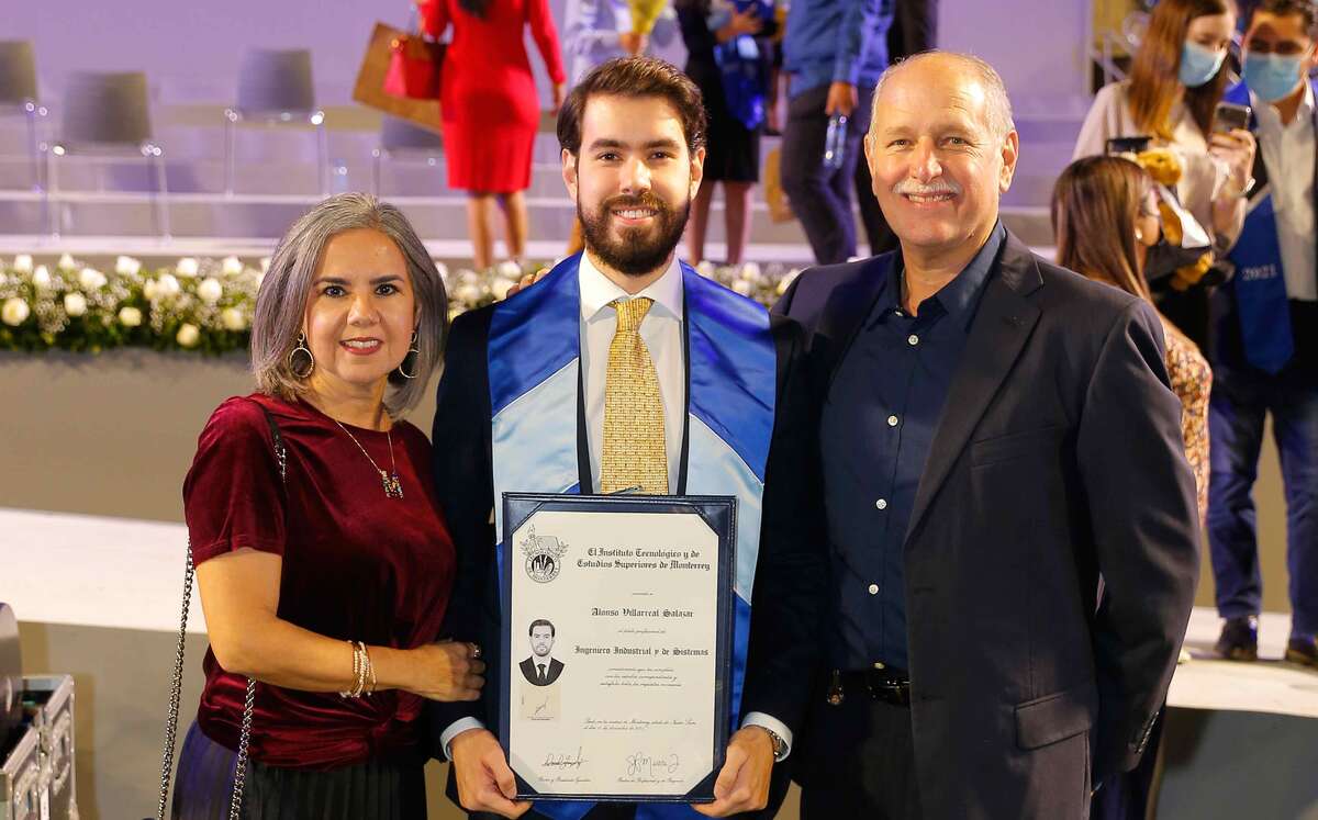 Myrna Salazar de Villarreal, Alonso Villarreal y Alonso Villarreal