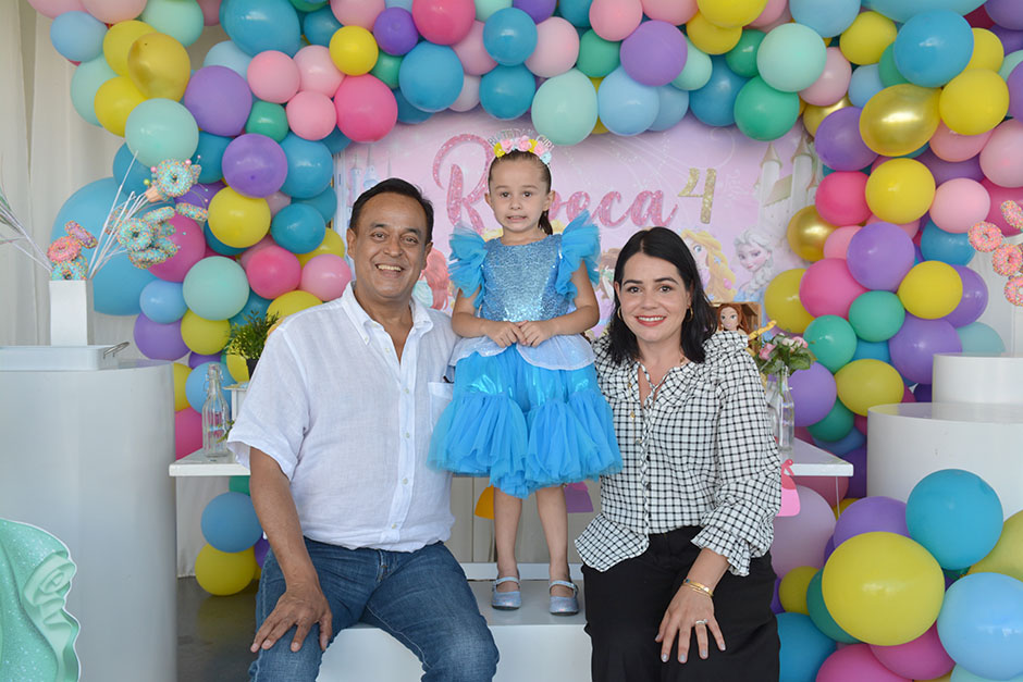 Salvador Cosío, Rebeca Cosío y Paulina Corella