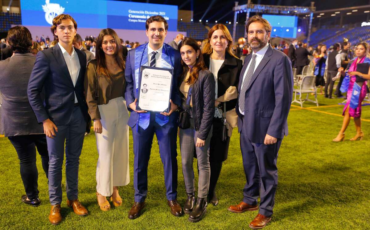 Sergio Páez, Sofía Villalpando, Gerardo Páez, Marina Marlasga, Marina Páez y Xavier Páez