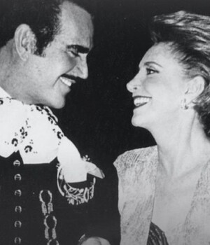 Vicente Fernández y Doña Cuquita Abarca. Foto: Instagram