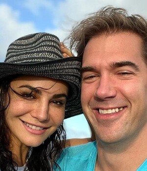 Martha Higareda y Lewis Howes. (Foto: Instagram).
