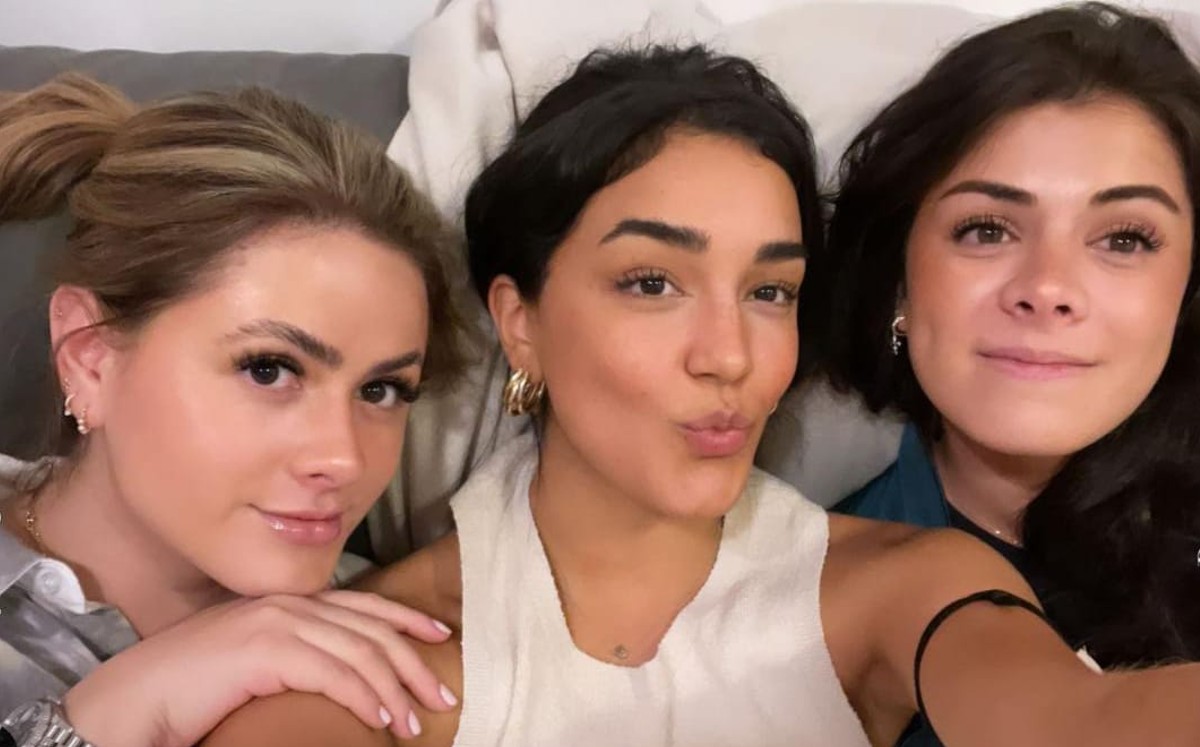 Ale Capetillo con sus dos grandes amigas (Foto: Instagram).